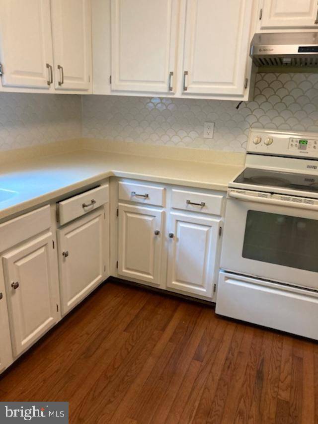 Lorton, VA 22079,8946 WALDREN WAY