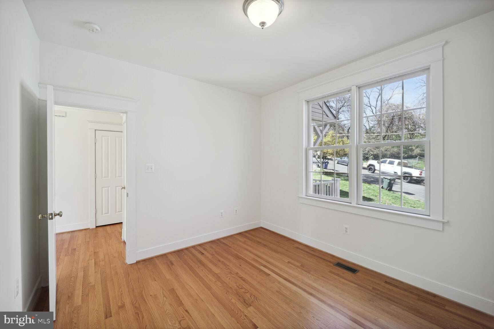 Arlington, VA 22207,2149 N. TAYLOR ST.