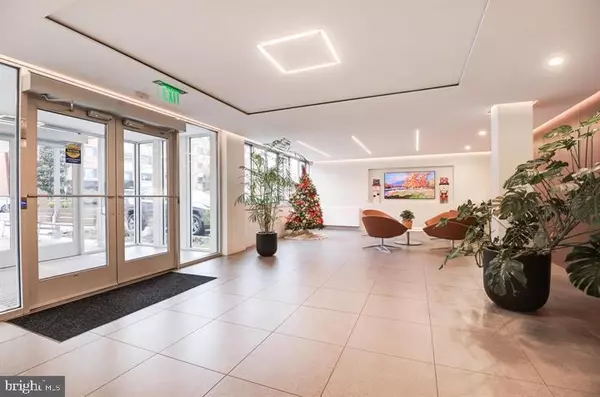 Arlington, VA 22202,1301 S ARLINGTON RIDGE RD #404