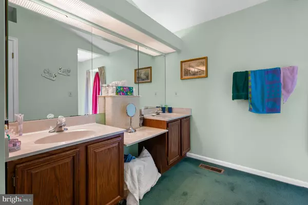 Fairfax, VA 22033,3711 SUMTER CT
