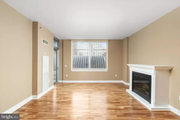 Philadelphia, PA 19146,440 S BROAD ST #1003