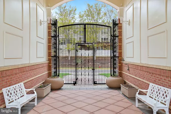 Vienna, VA 22181,2791 CENTERBORO DR #186