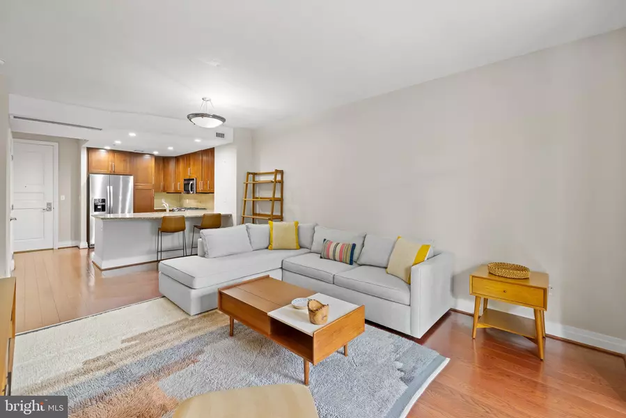 8220 CRESTWOOD HEIGHTS DR #213, Mclean, VA 22102