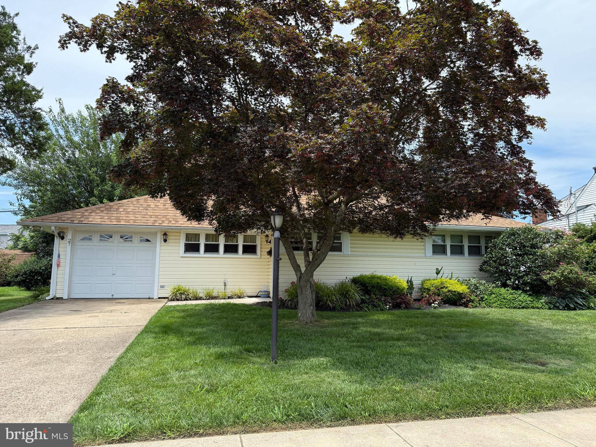 27 HUNT RD, Levittown, PA 19056