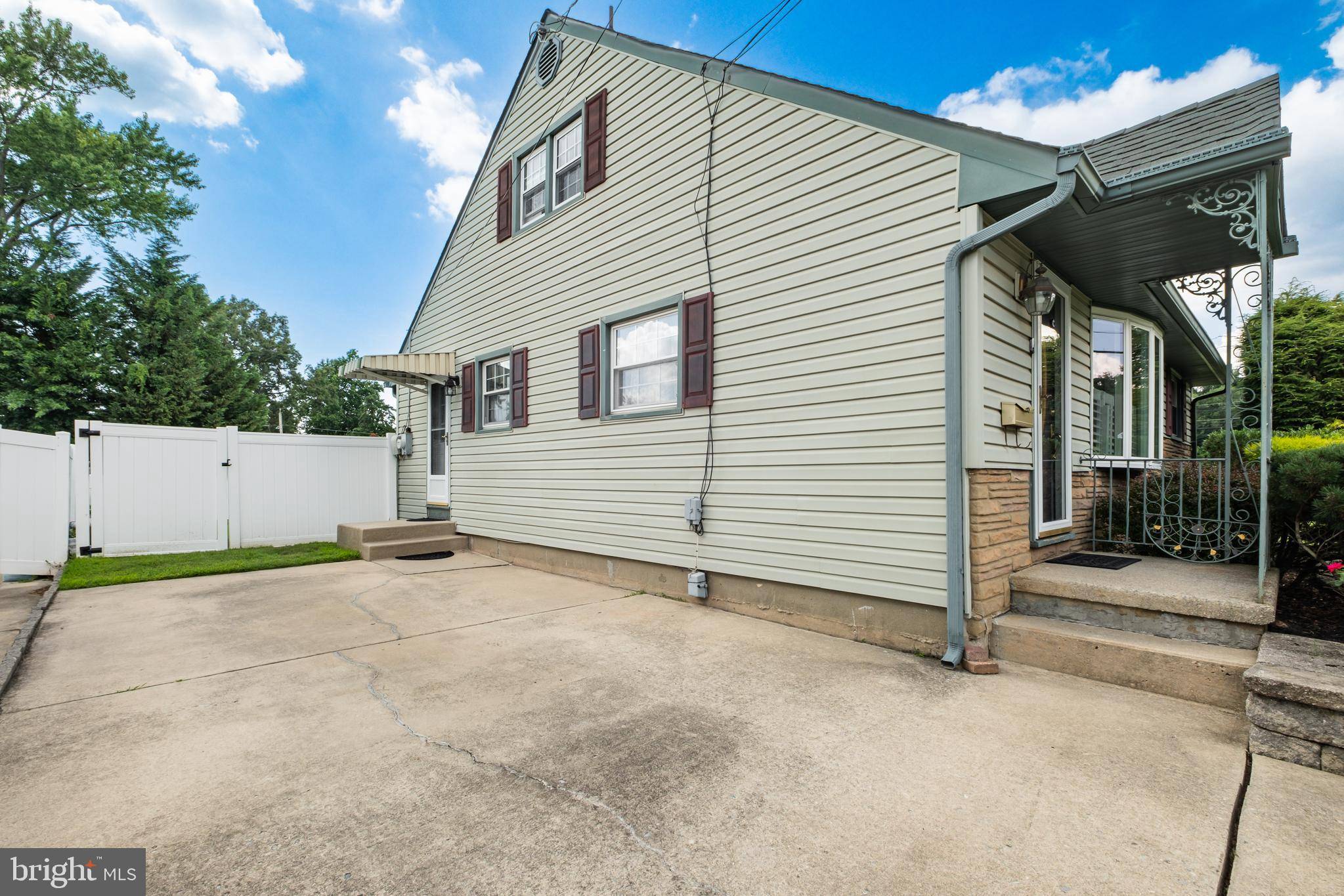 West Deptford, NJ 08096,1185 LAWNTON AVE