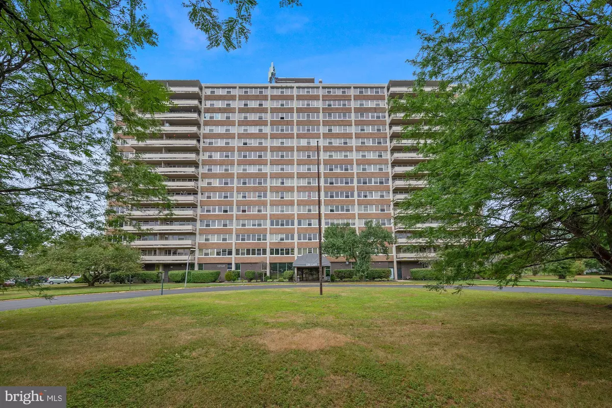 Cherry Hill, NJ 08034,302 BARCLAY TOWERS