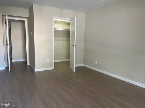 Alexandria, VA 22303,2647 REDCOAT DR #130