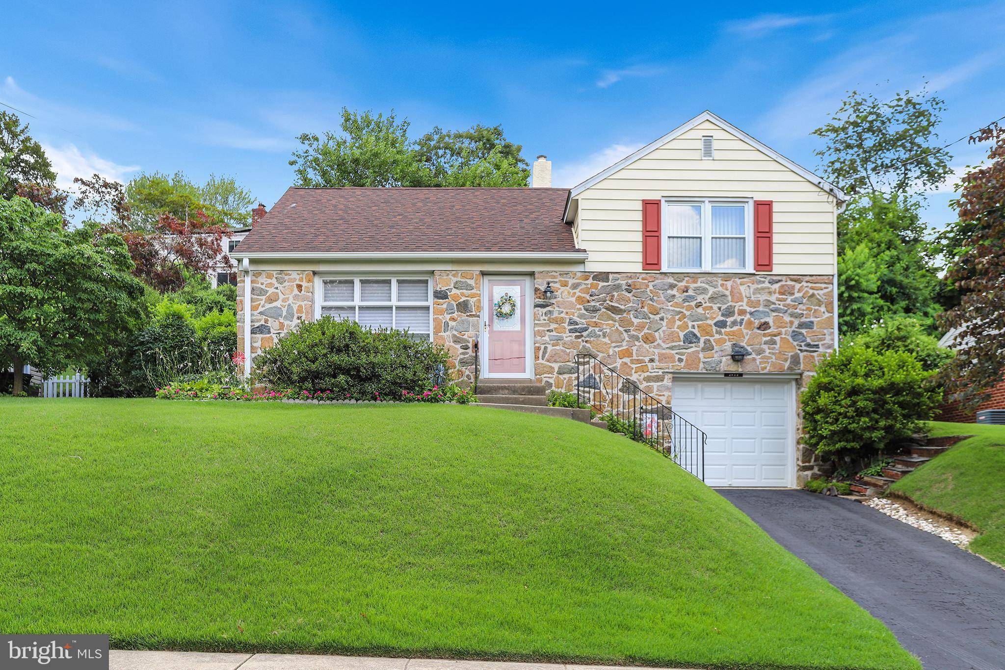 2433 GREENHILL RD, Lansdowne, PA 19050