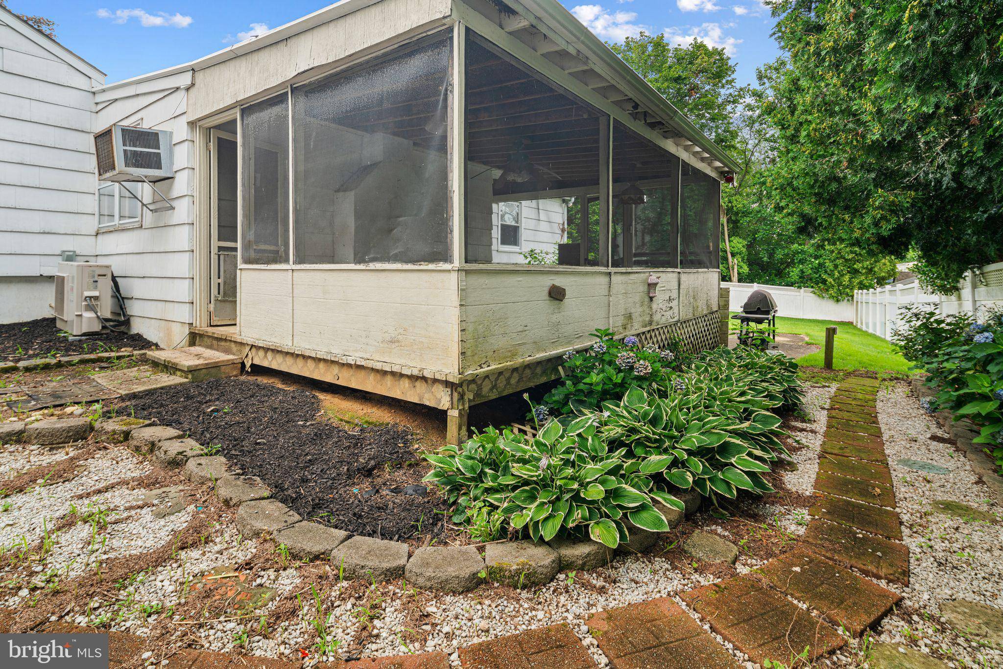 Feasterville Trevose, PA 19053,1942 SCOTT ST