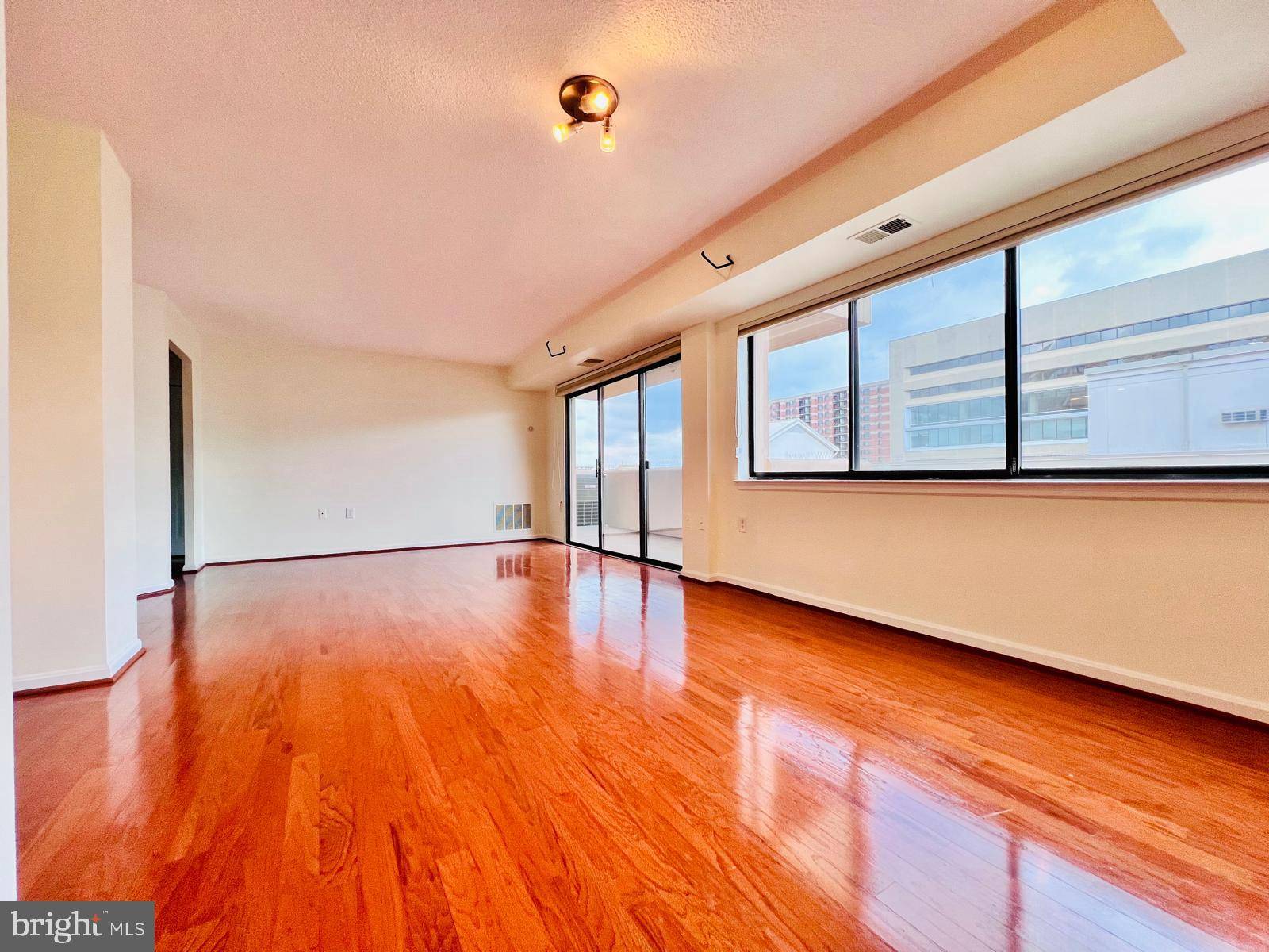 Arlington, VA 22201,1301 N COURTHOUSE RD #1107