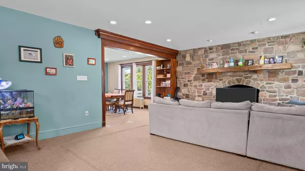 Souderton, PA 18964,327 E BROAD ST