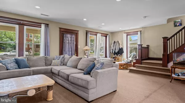 Souderton, PA 18964,327 E BROAD ST