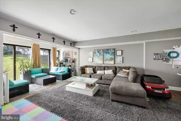 Willow Grove, PA 19090,24 TWIN BROOKS DR