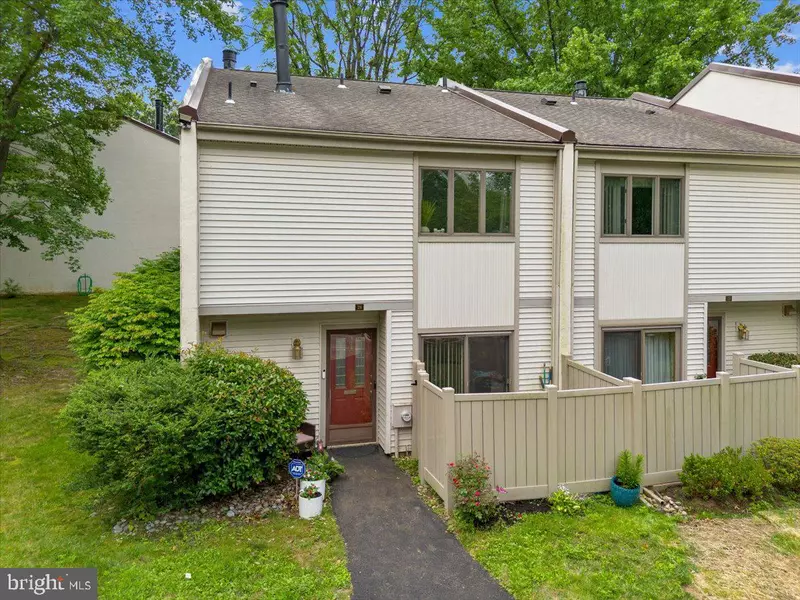 24 TWIN BROOKS DR, Willow Grove, PA 19090