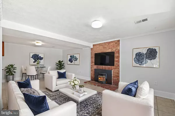 Woodbridge, VA 22193,13724 LYNHURST DR