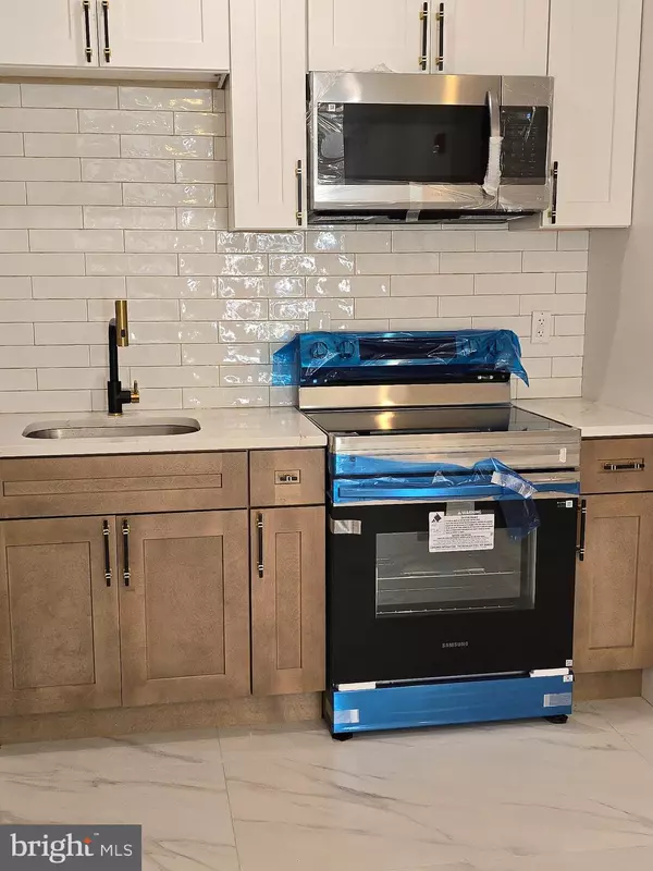 Philadelphia, PA 19141,1418 W GRANGE AVE