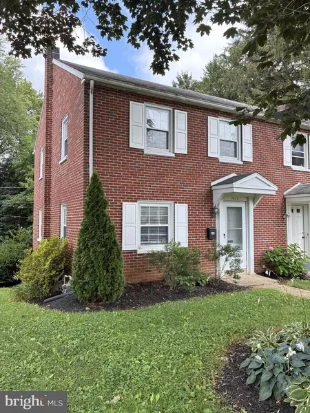 1025 EDGEMOOR CT, Lancaster, PA 17601