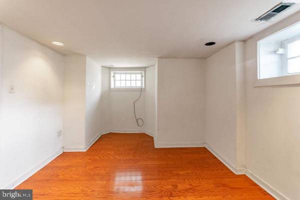 Philadelphia, PA 19104,3512 LANCASTER AVE #1W