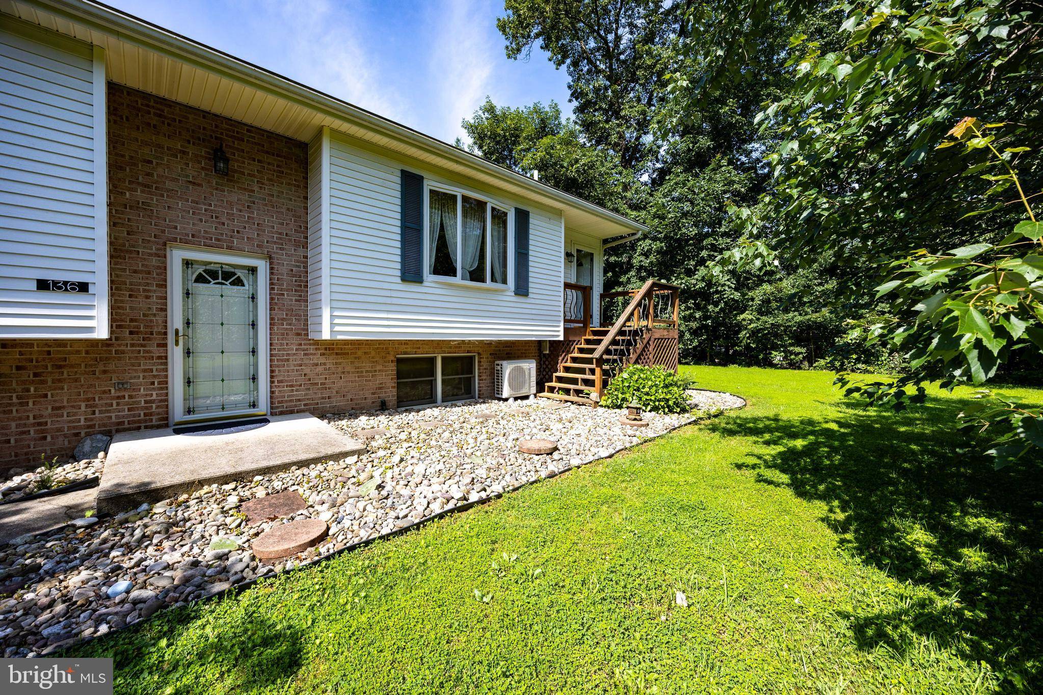 Hedgesville, WV 25427,136 TUPELO DR