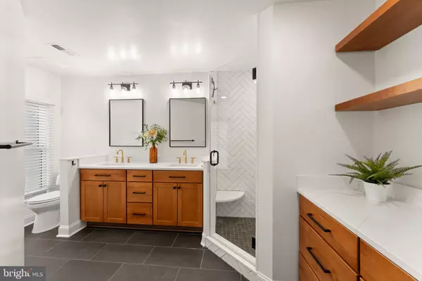 Vienna, VA 22180,126 MENDON LN SW