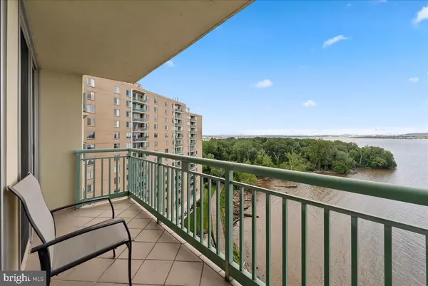 Alexandria, VA 22314,501 SLATERS LN #907
