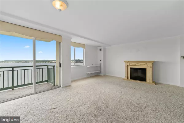 Alexandria, VA 22314,501 SLATERS LN #907