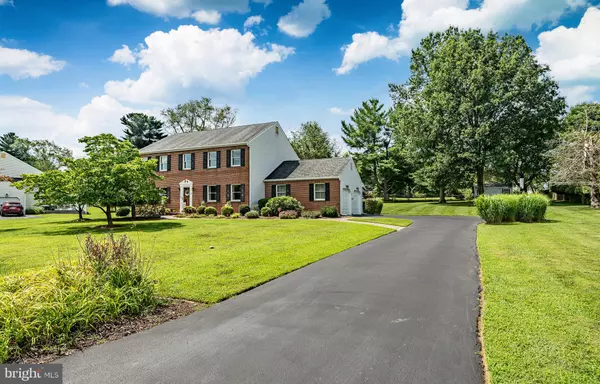 3 ROLLING HEIGHTS LN, Chester Heights, PA 19017