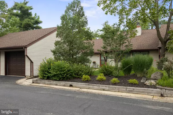 Mount Laurel, NJ 08054,25 E BLUEBELL LN