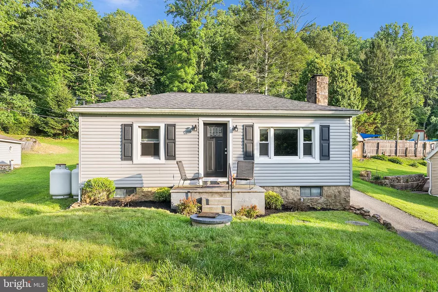 2354 POLK VALLEY RD, Hellertown, PA 18055