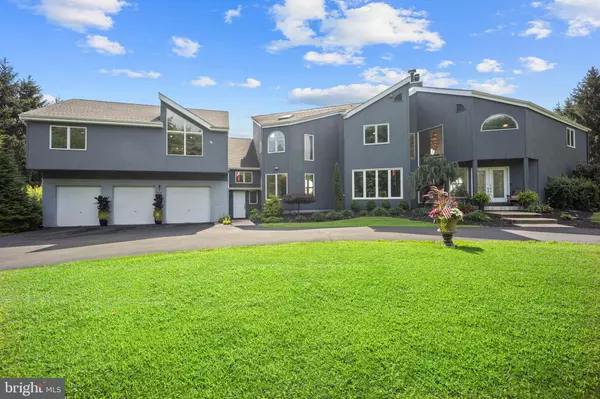 215 E DARK HOLLOW RD, Pipersville, PA 18947