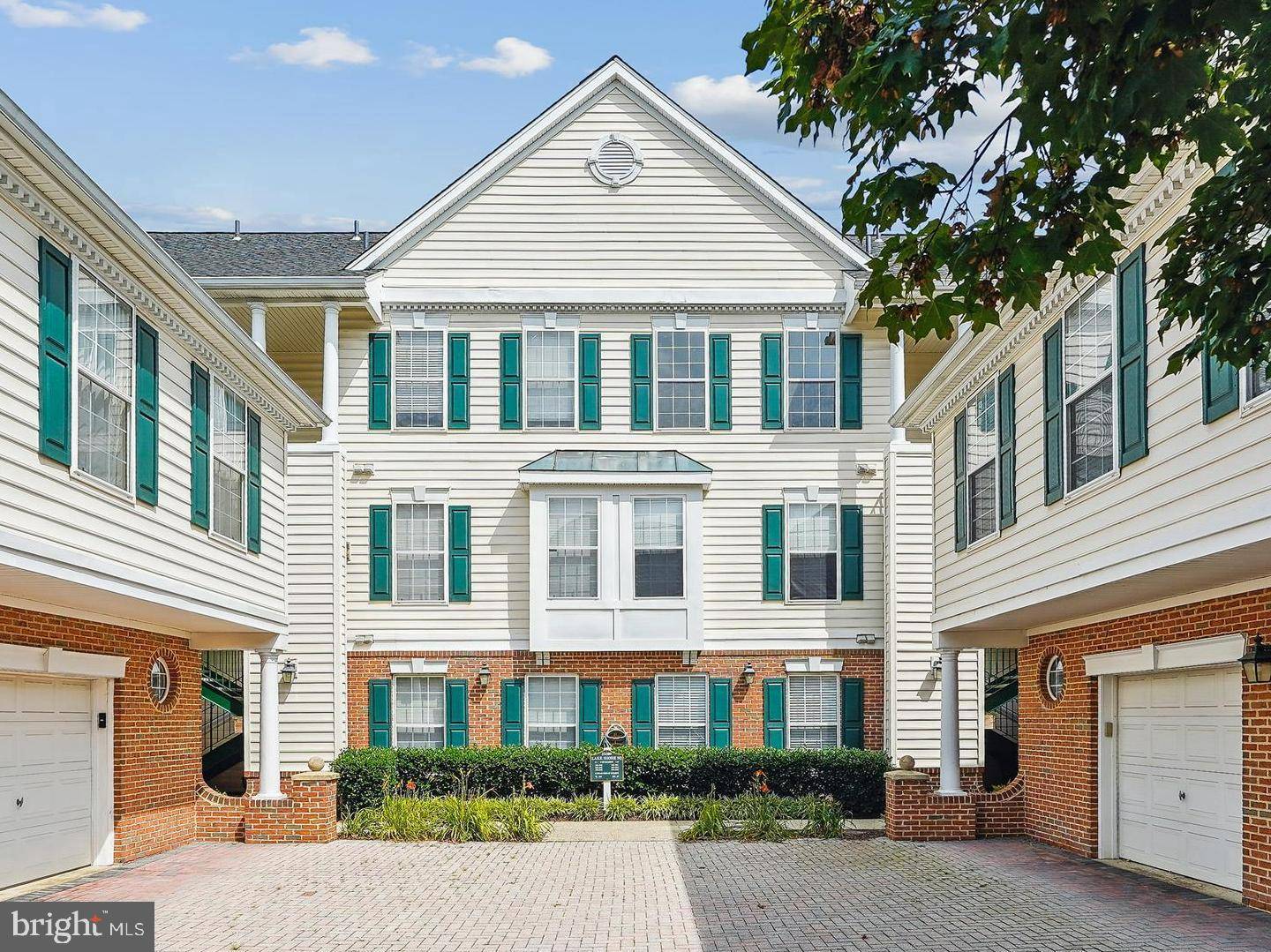 25280 LAKE SHORE SQ #303, Chantilly, VA 20152
