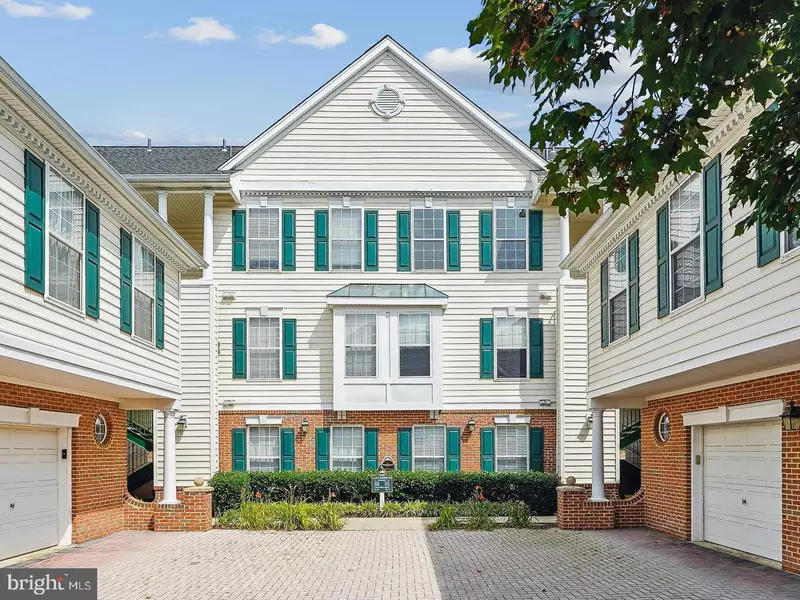 25280 LAKE SHORE SQ #303, Chantilly, VA 20152