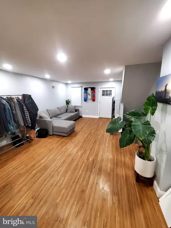 Philadelphia, PA 19151,919 EDGEMORE RD