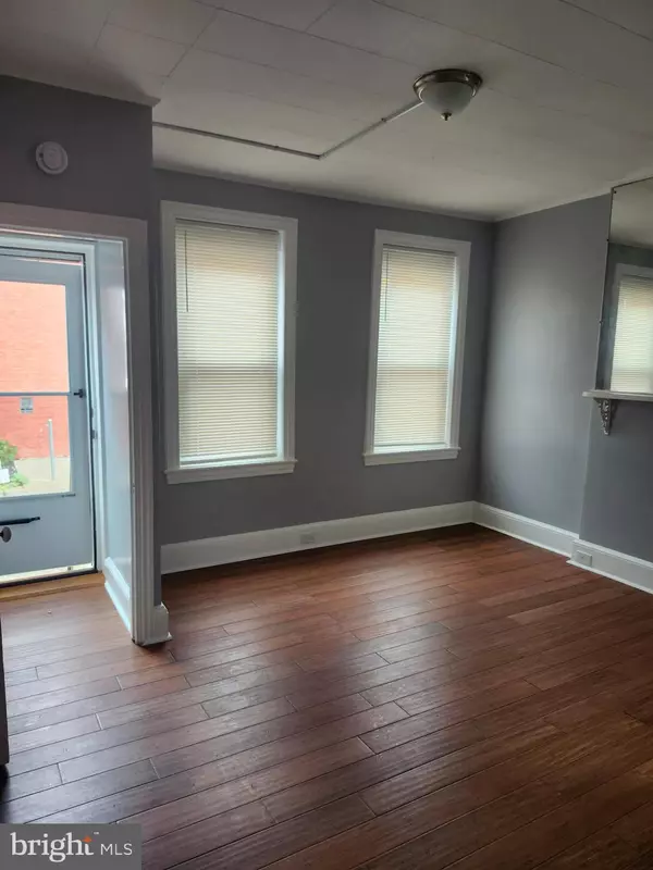 Camden, NJ 08103,555 ROBERTS ST