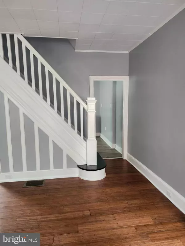 Camden, NJ 08103,555 ROBERTS ST