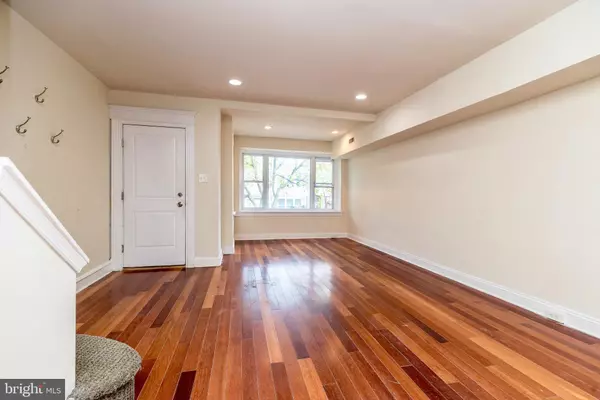 Philadelphia, PA 19141,5636 N UBER ST