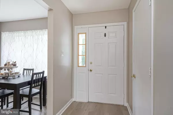 Burlington, NJ 08016,16 LYNN DR
