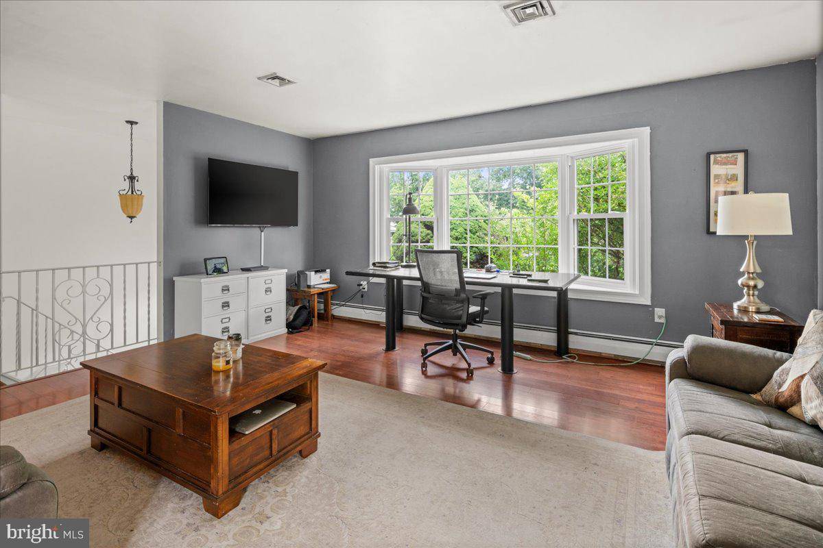 Pennington, NJ 08534,111 HOWARD WAY