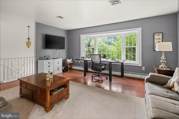 Pennington, NJ 08534,111 HOWARD WAY