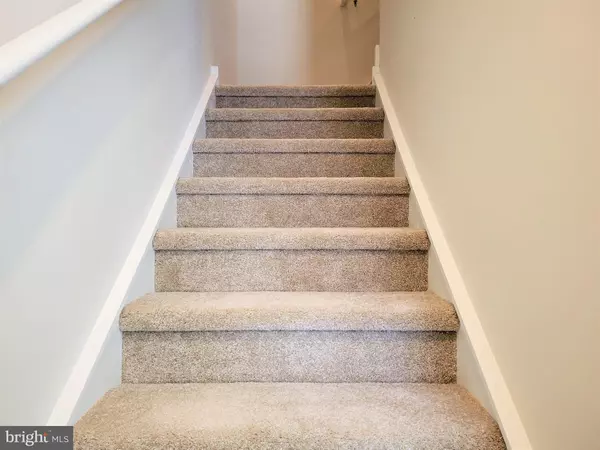 Clementon, NJ 08021,28 MULBERRY LN