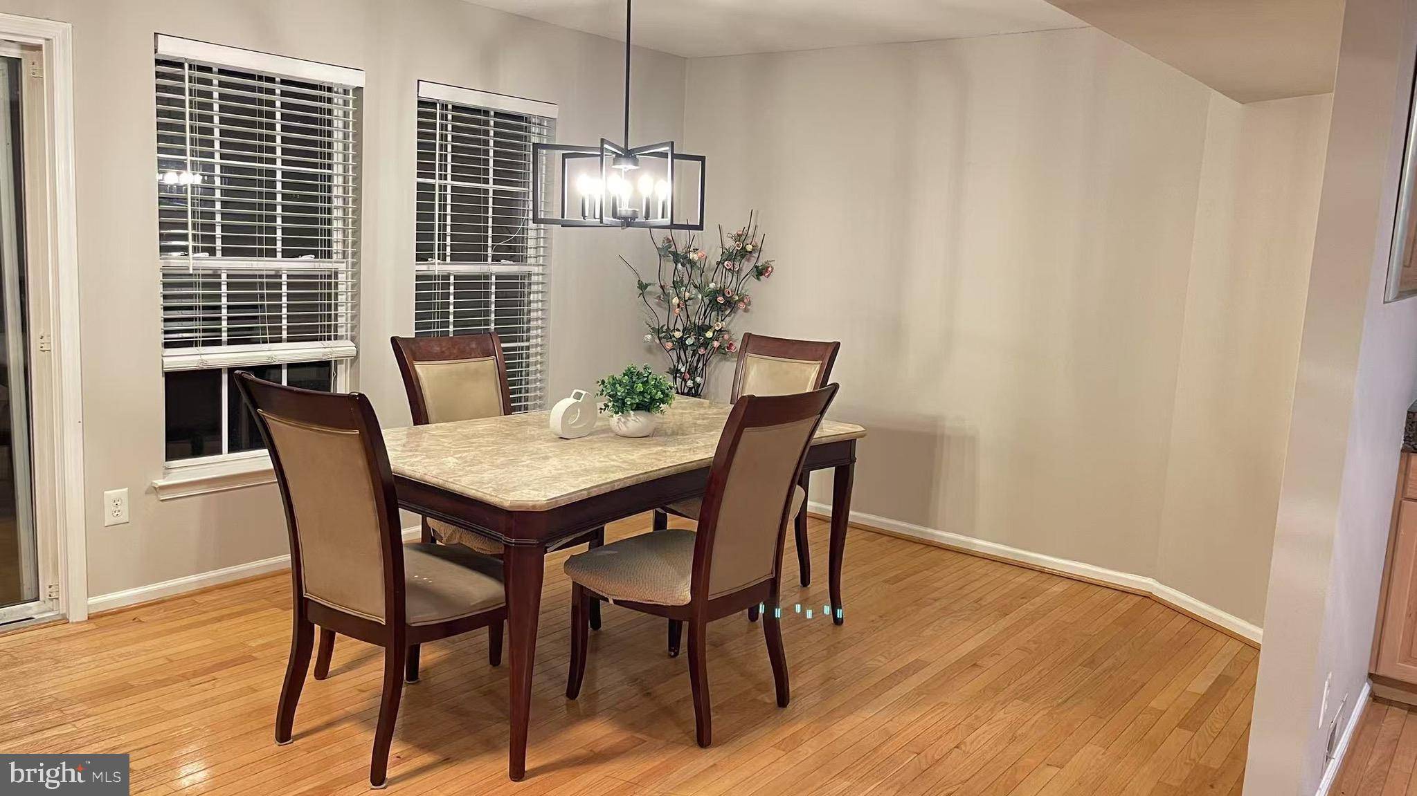 Burlington, NJ 08016,33 GUILFORD PL