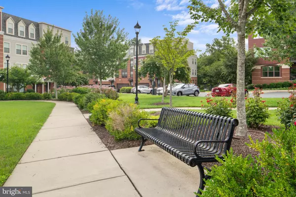 Fairfax, VA 22030,3989 NORTON PL #105