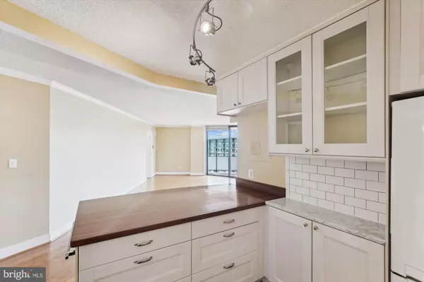 Bethesda, MD 20814,5225 POOKS HILL RD #1701N