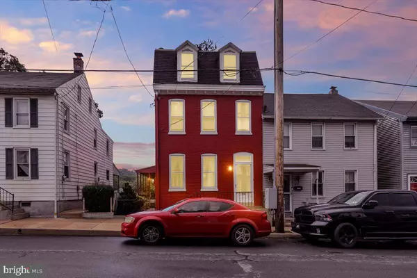 Columbia, PA 17512,638 MANOR ST