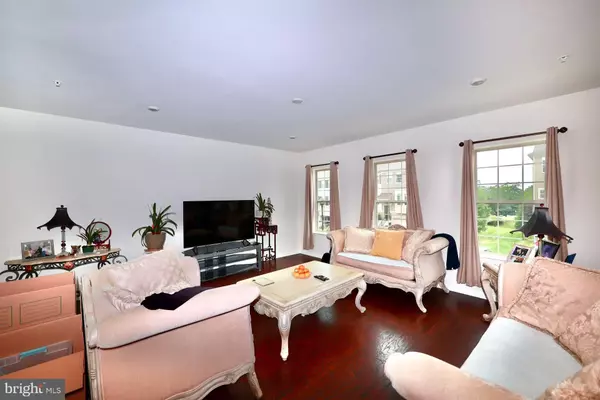 Warminster, PA 18974,419 TALL OAKS DR