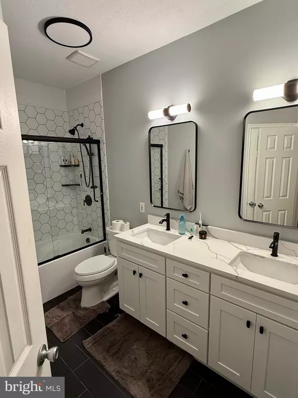 678 GATEWAY DR SE #907, Leesburg, VA 20175