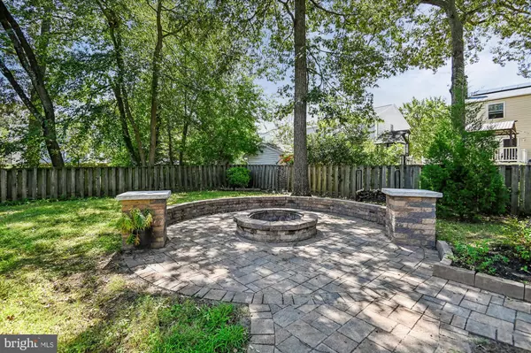 Glen Burnie, MD 21061,7992 FOXCHASE LN