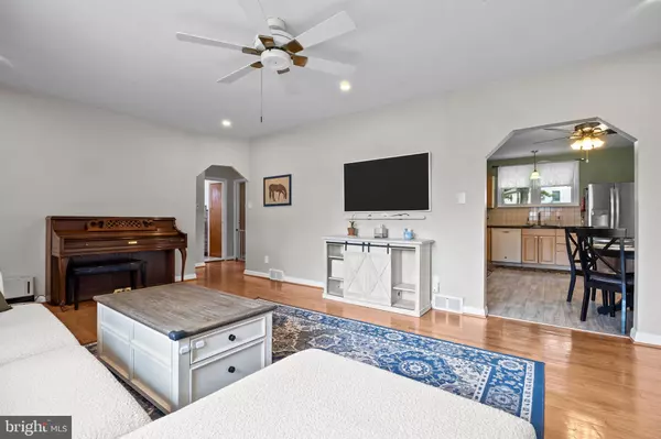 Southampton, PA 18966,930 E MAPLE DR