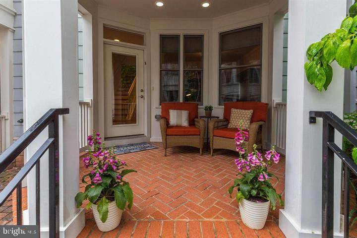Arlington, VA 22207,2058 OAKLAND ST