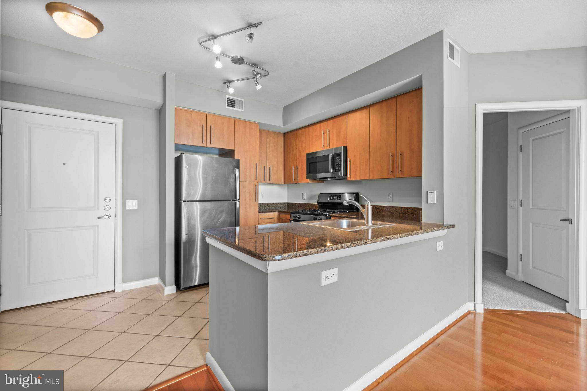 Arlington, VA 22201,1021 N GARFIELD ST #830